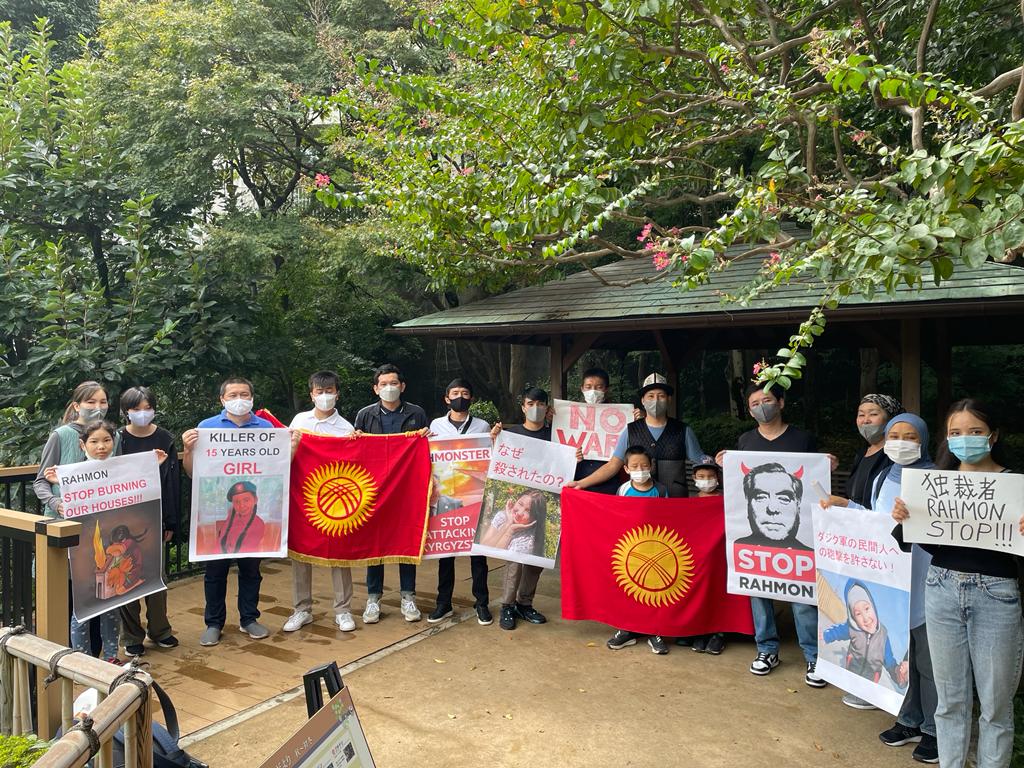 Митинг у посольства Таджикистана в Токио