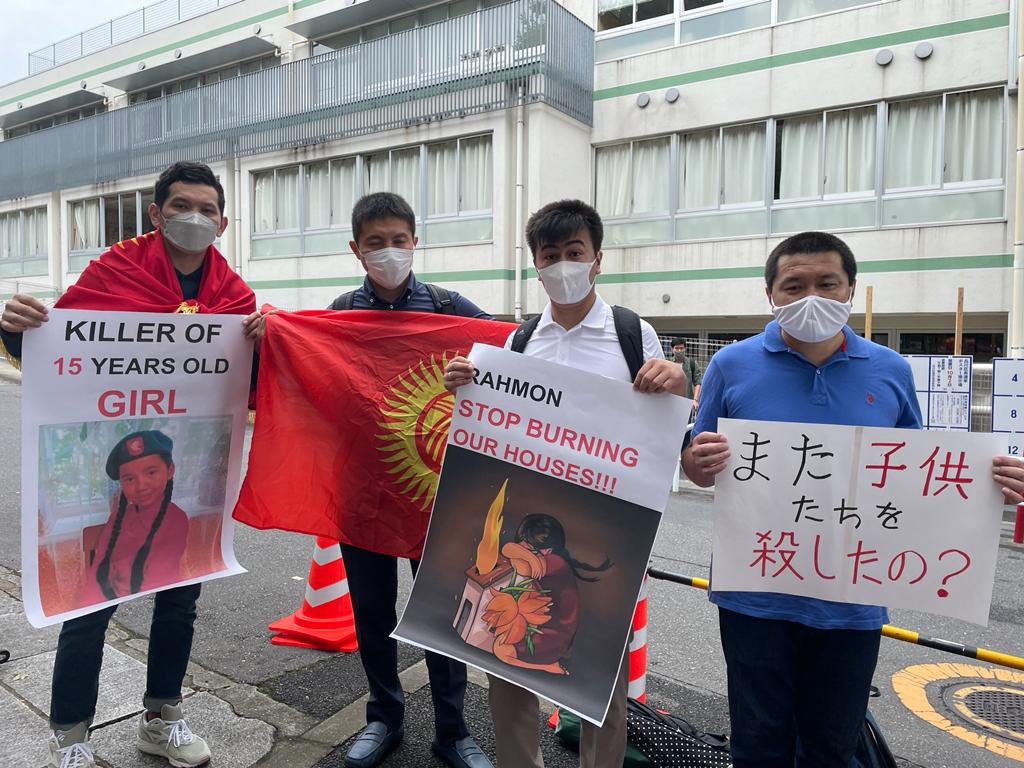 Митинг у посольства Таджикистана в Токио