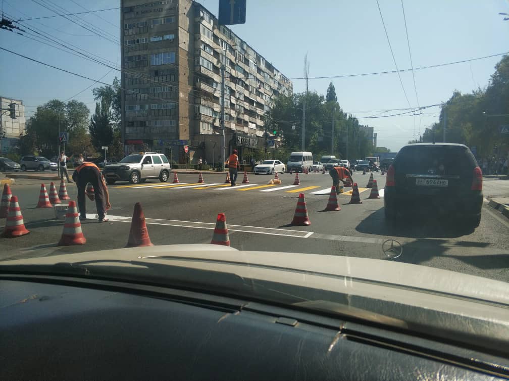 Наносят разметку в час пик