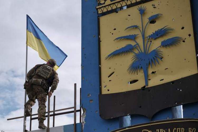 Украинский флаг на границе Донецкой и Харьковской областей