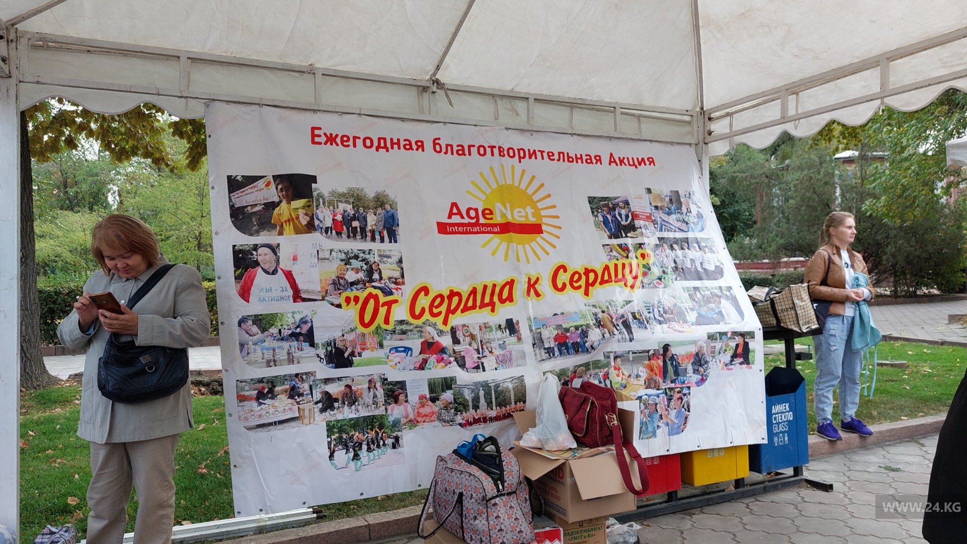 В Бишкеке проходит ярмарка ко Дню пожилых людей