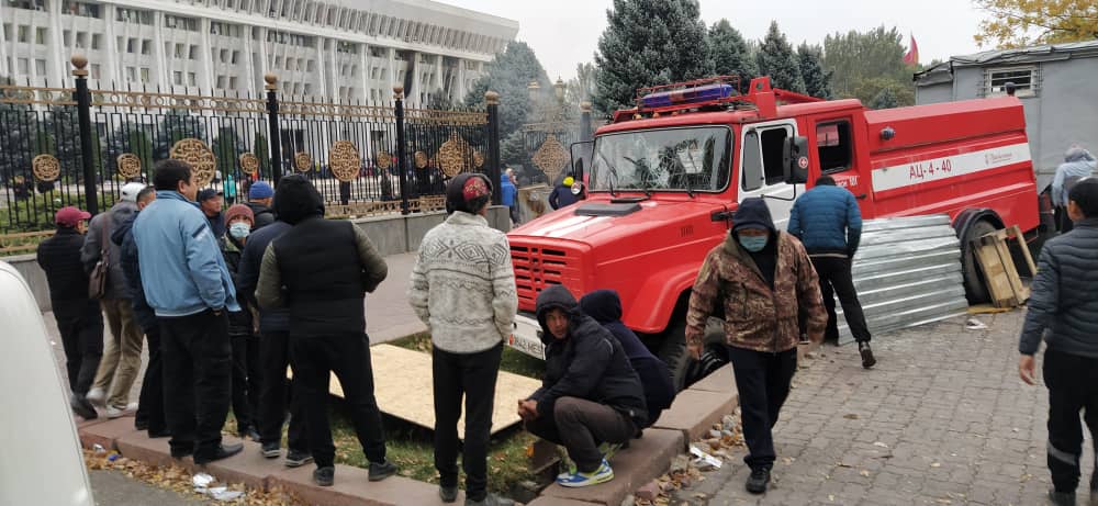 Так после ночных столкновений выглядел центр столицы