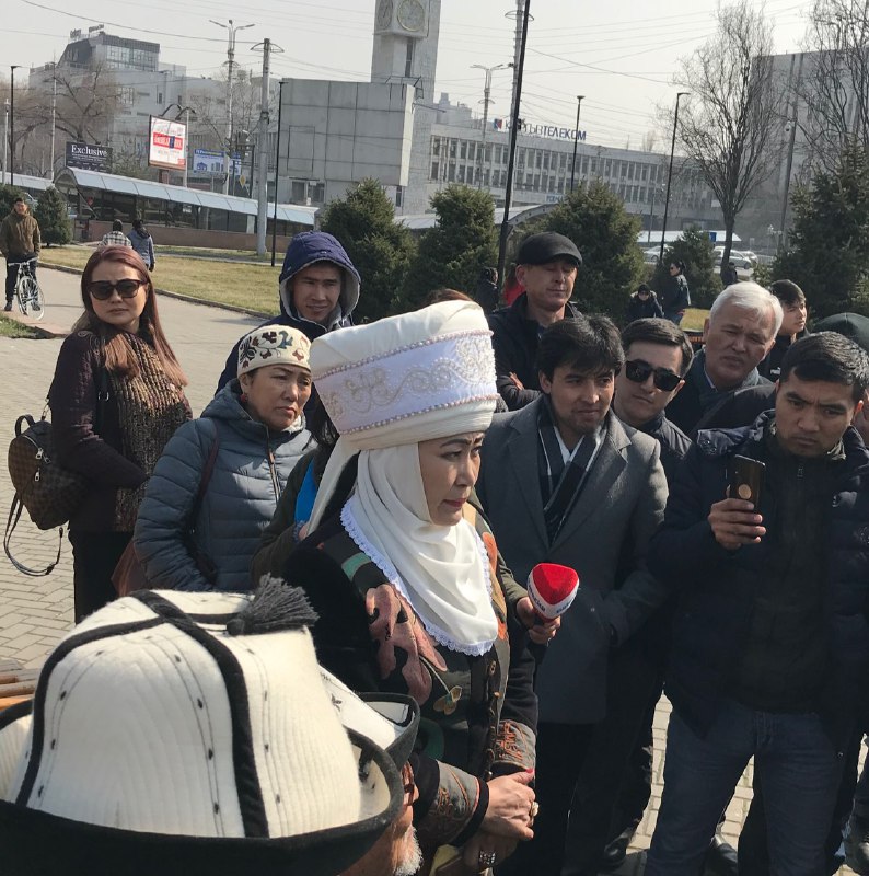 Жыпаргул Баргибаева на митинге против насилия в 2020 году