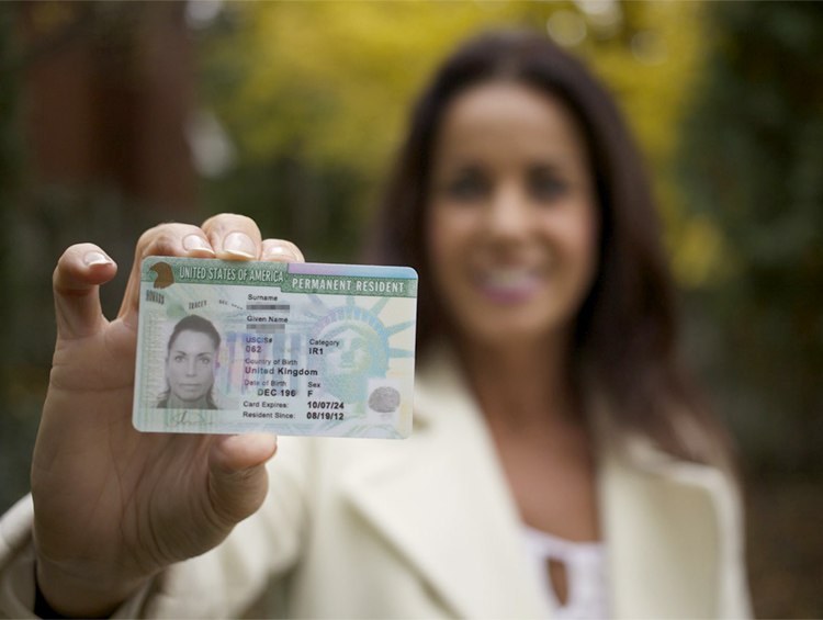 Число желающих получить Green card и уехать в США остается стабильно высоким