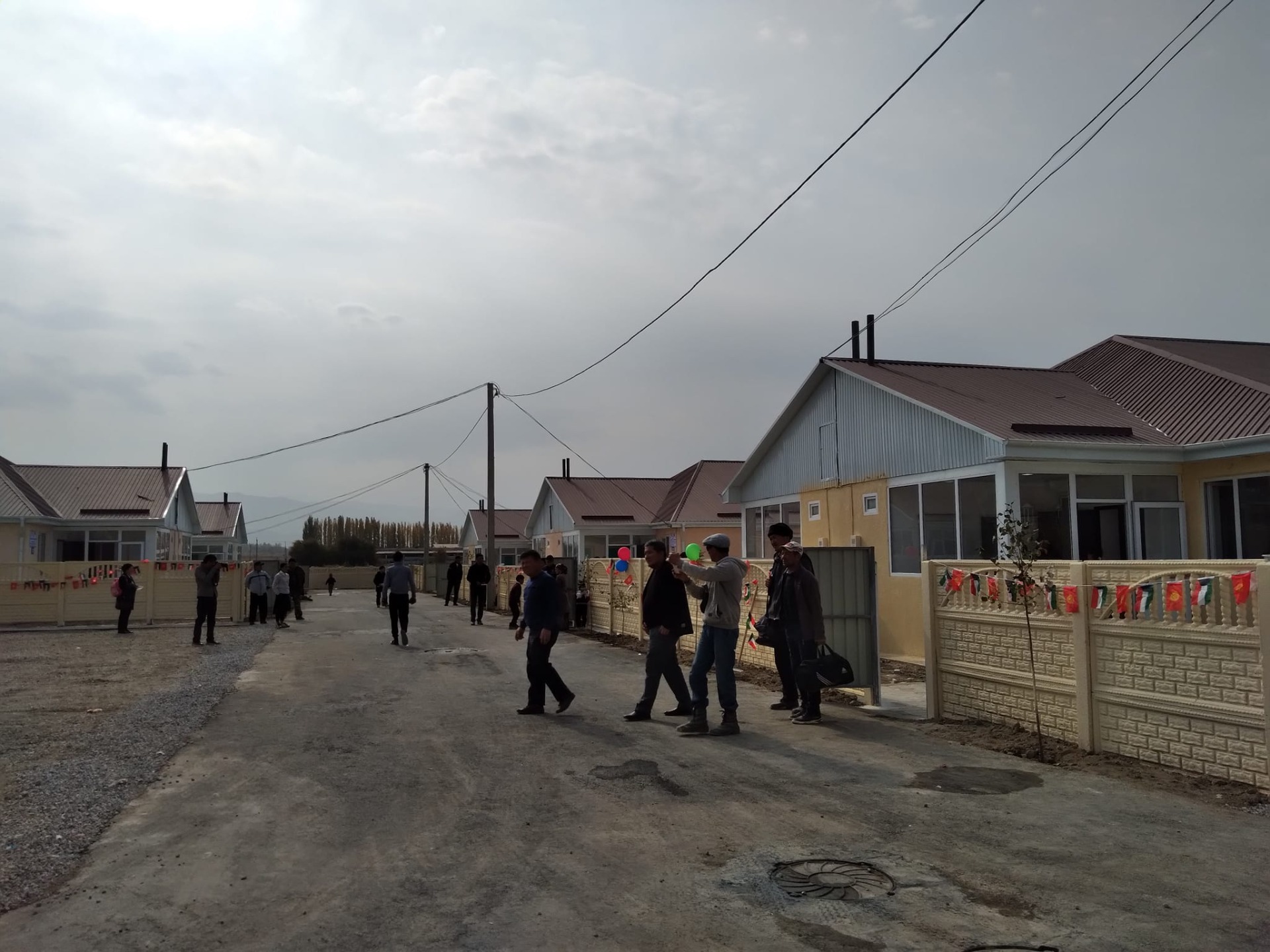 Жителям Таласа передали новые дома в социальном городке