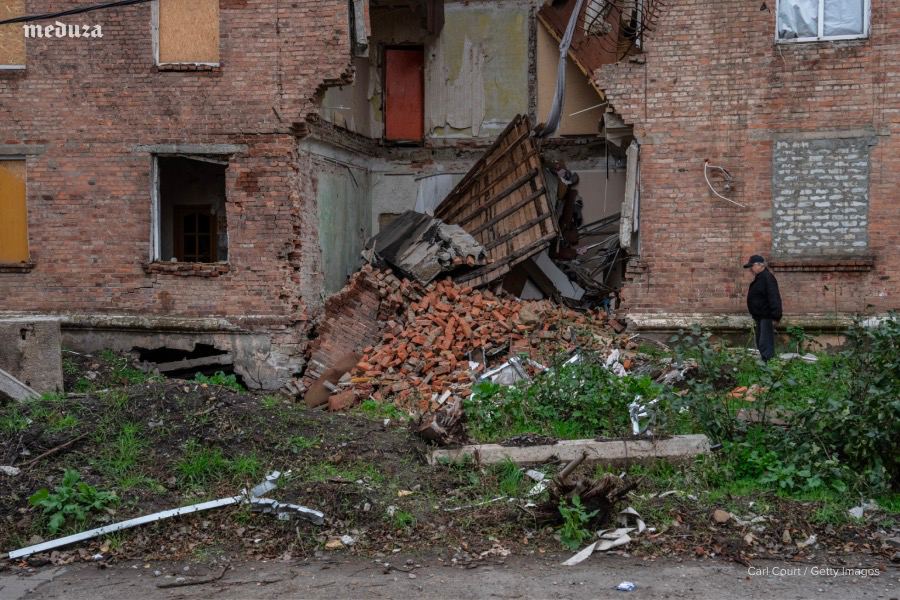 Разрушенное после авиаудара здание в Бахмуте