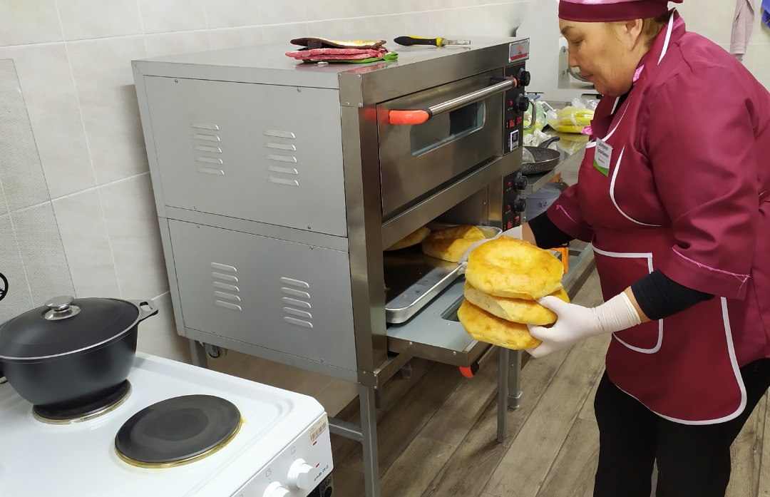 В Балыкчи осужденных начали учить тонкостям кондитерского дела