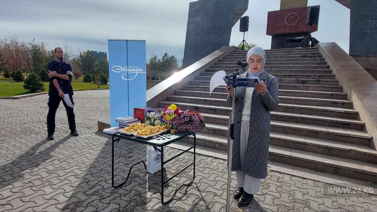 В Бишкеке прошла первая акция памяти жертв террора во времена советской власти