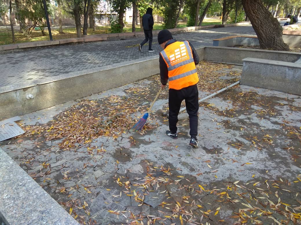 Коммунальные службы подготовили городские фонтаны к зиме
