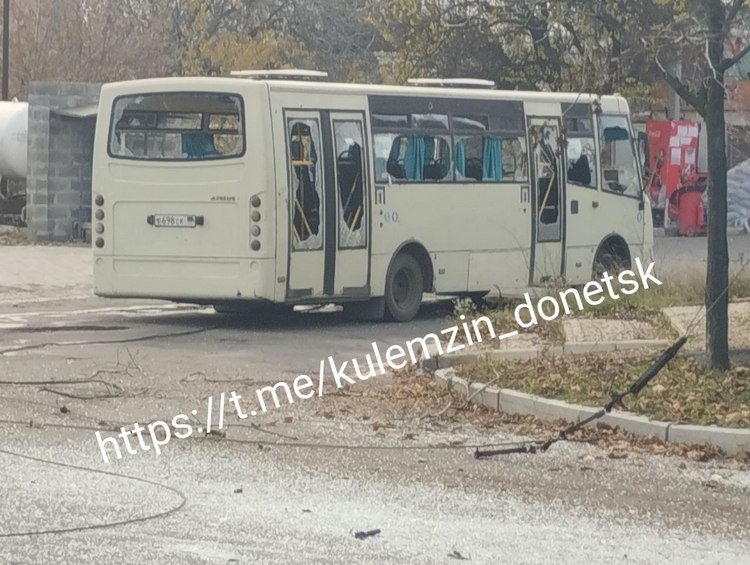 Попавший под обстрел рейсовый автобус