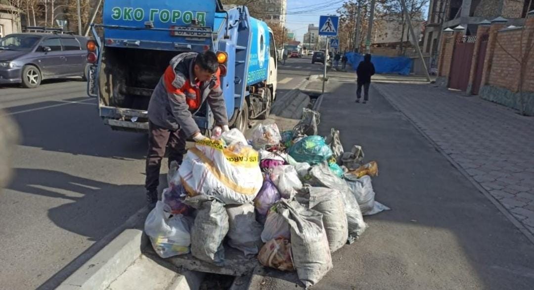 Рабочие «Тазалыка» вывезли мусор по адресам, указанным читателями