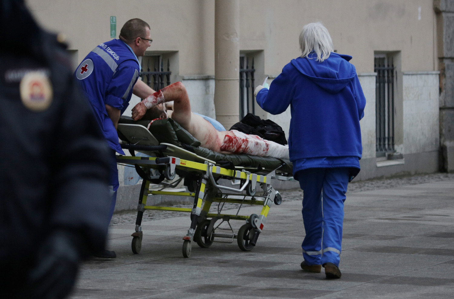 Антона Ваганова, Reuters. Последствия взрыва в метро в Санкт-Петербурге, 3 апреля 2017 года