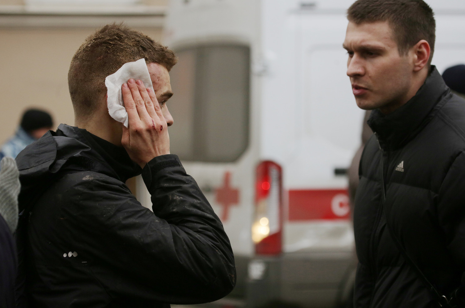 Антона Ваганова, Reuters. Последствия взрыва в метро в Санкт-Петербурге, 3 апреля 2017 года