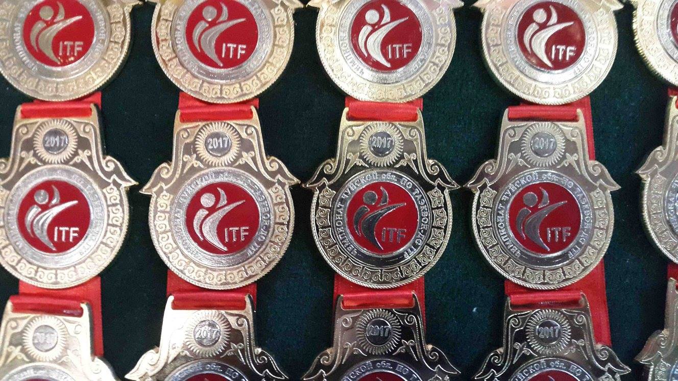 Медали победителям чемпионата Чуйской области-2017 по таэквондо ITF