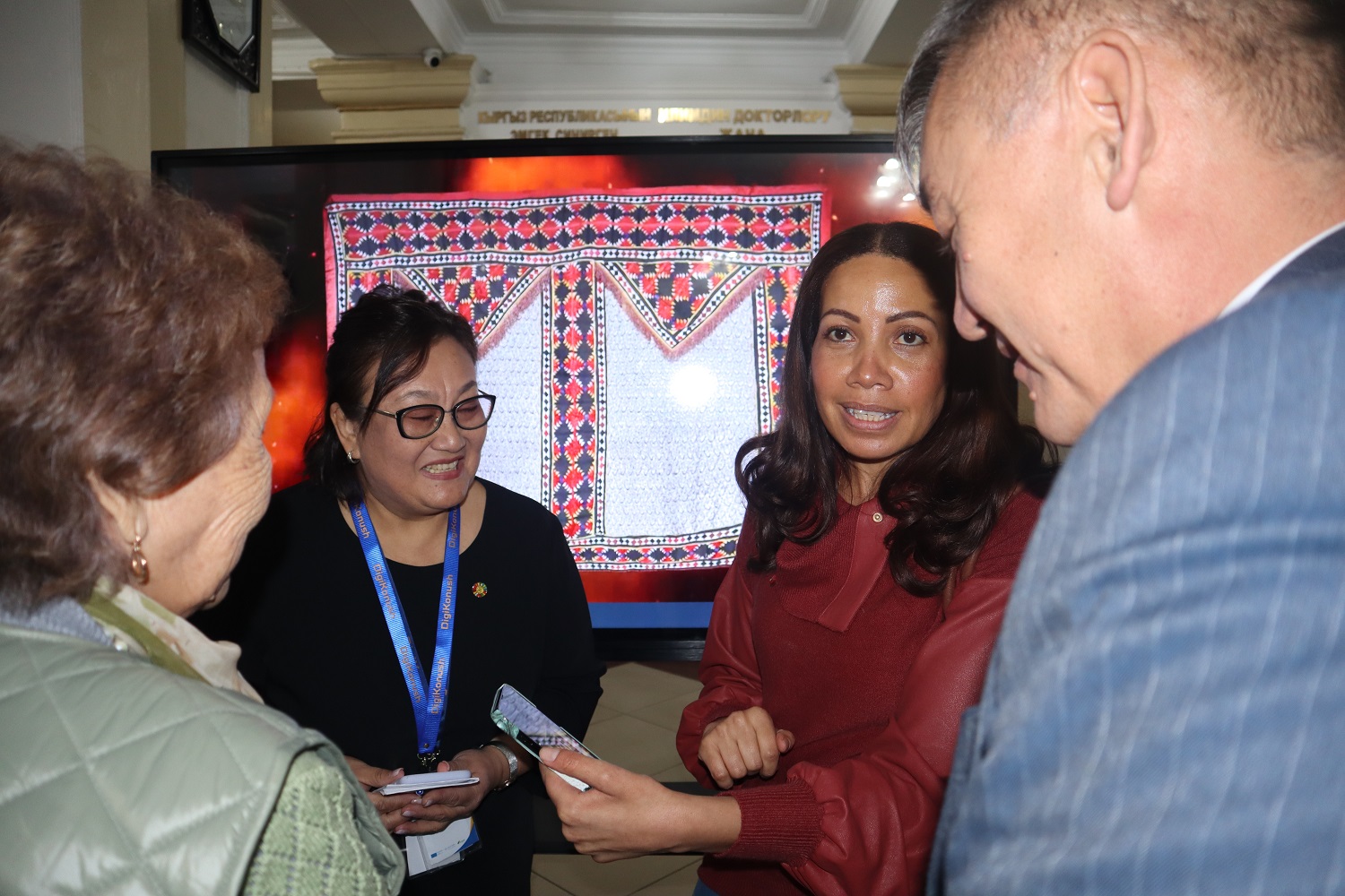 Посол Мэрилин Йосефсон в Оше