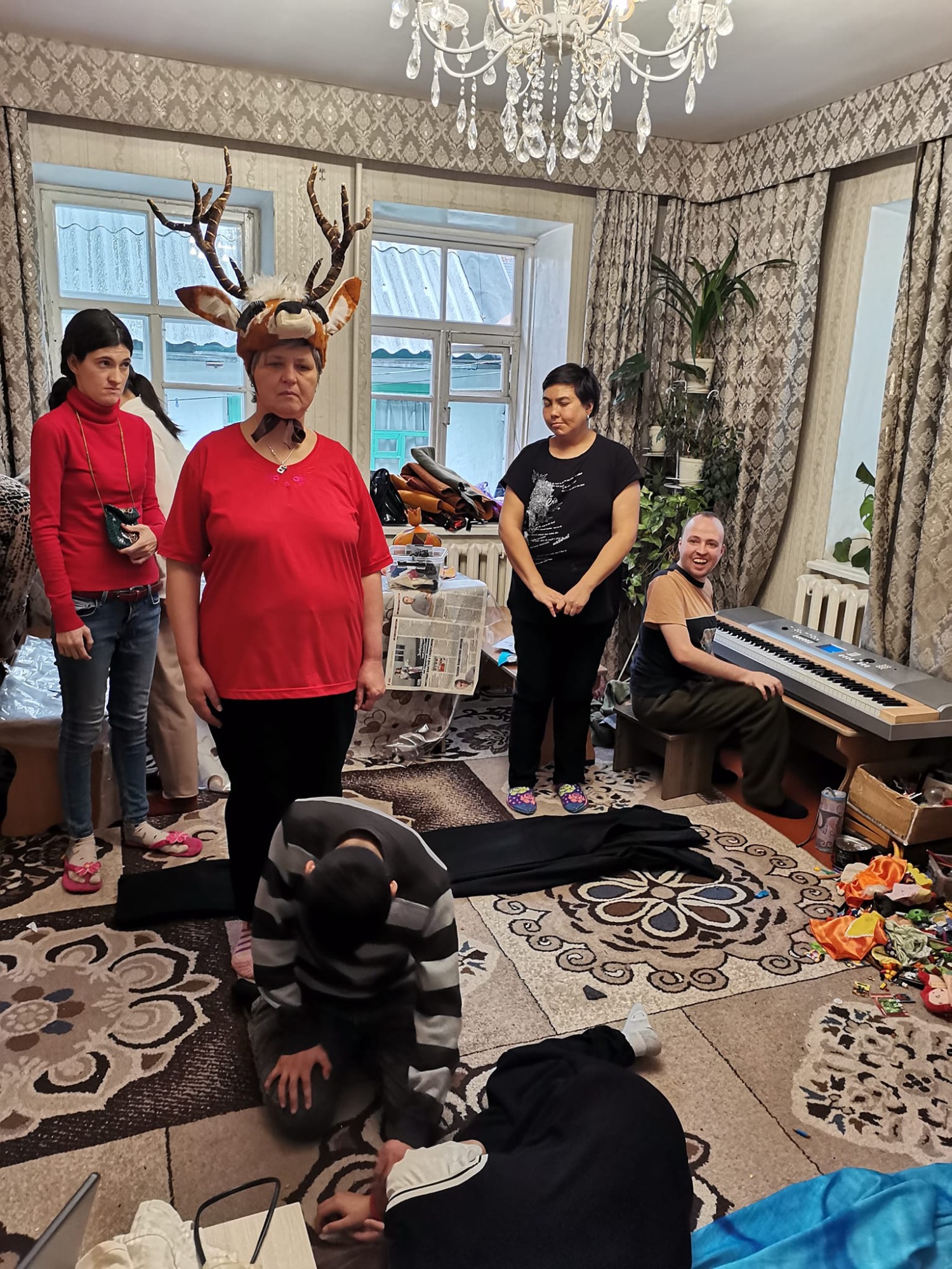 Подготовка к спектаклю «Ель»