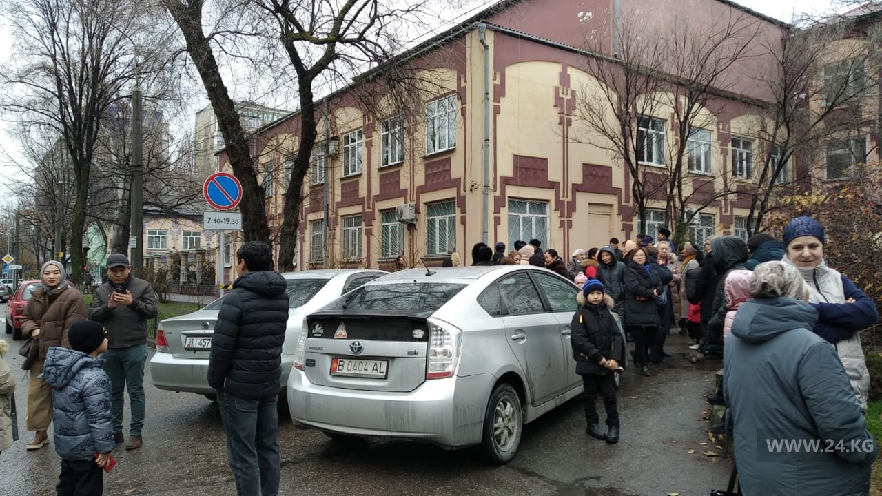 Школу № 67 эвакуировали
