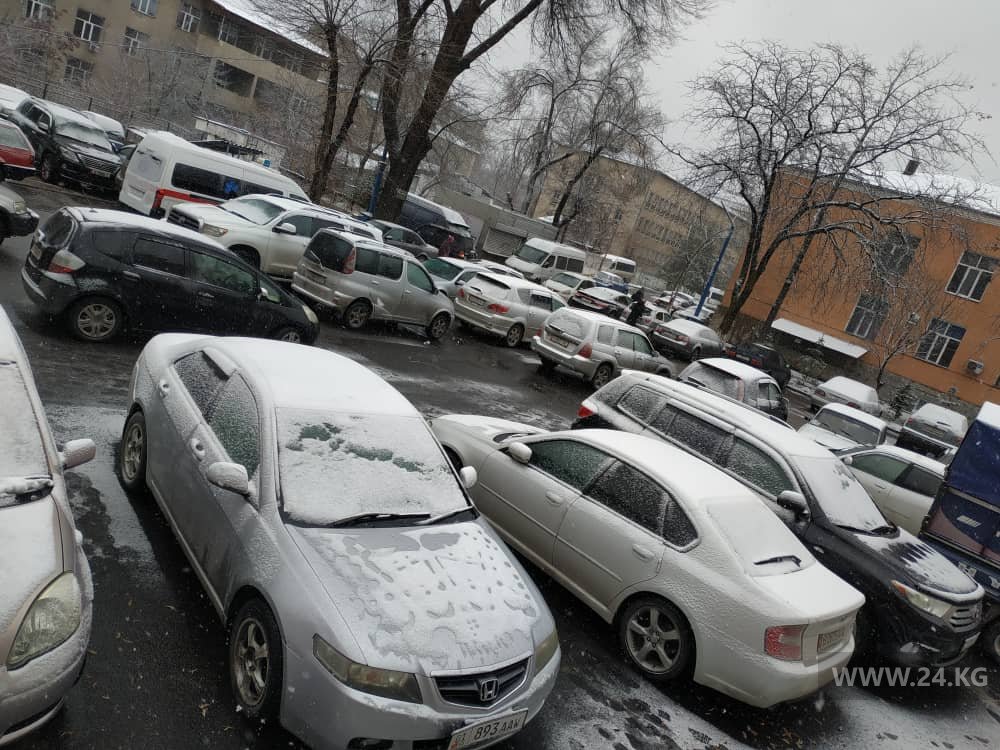 Парковка на территории Нацгоспиталя
