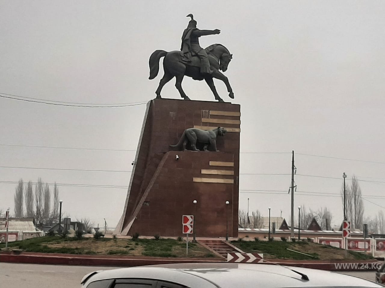Памятник в Кызыл-Кие