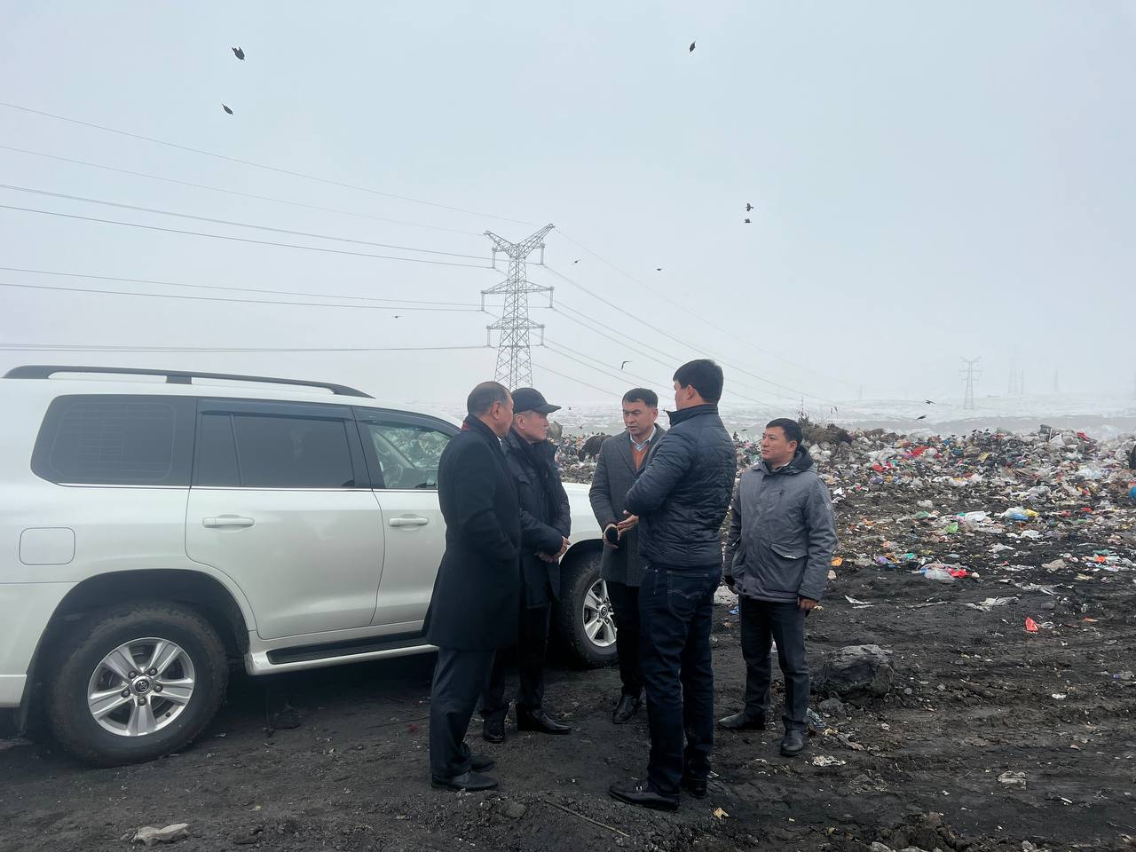 Мэру показали мусорный полигон и рассказали о его рекультивации