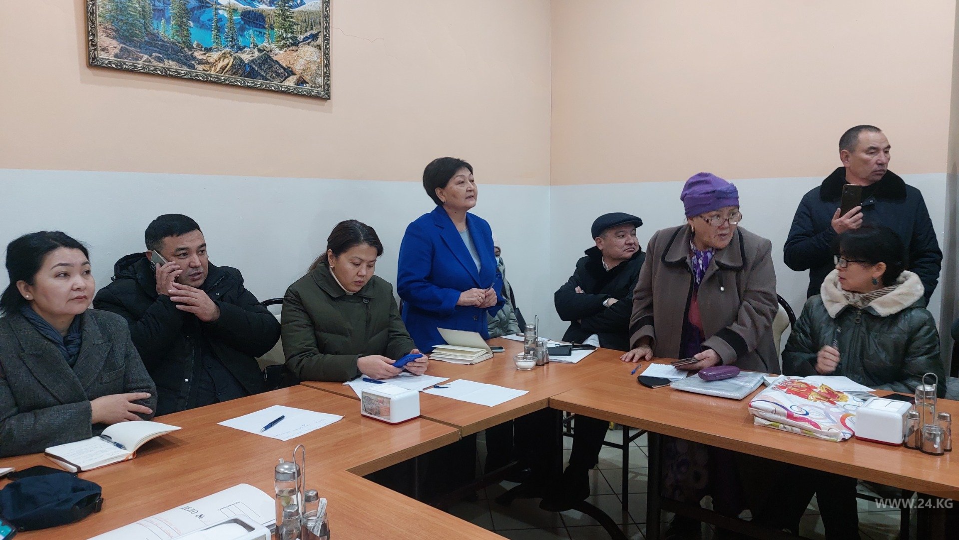 Чиновники в Бишкеке встретились с бежавшими баткенцами