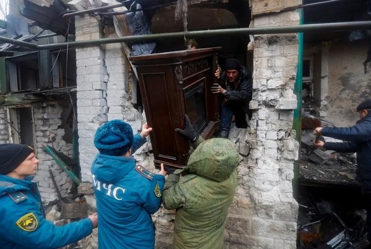 Жилой дом в Донецке, поврежденный в результате обстрела со стороны ВСУ