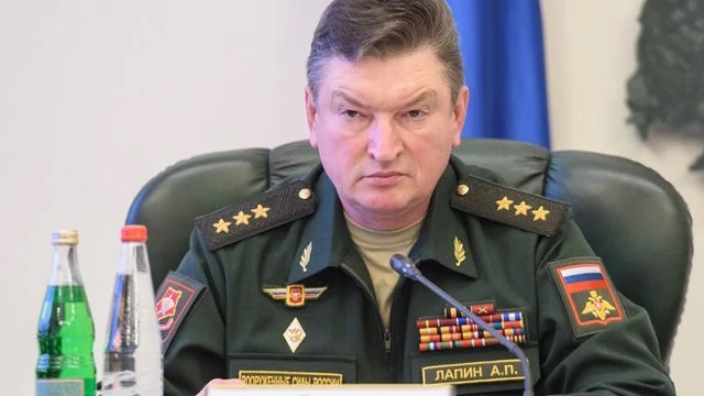 Александр Лапин