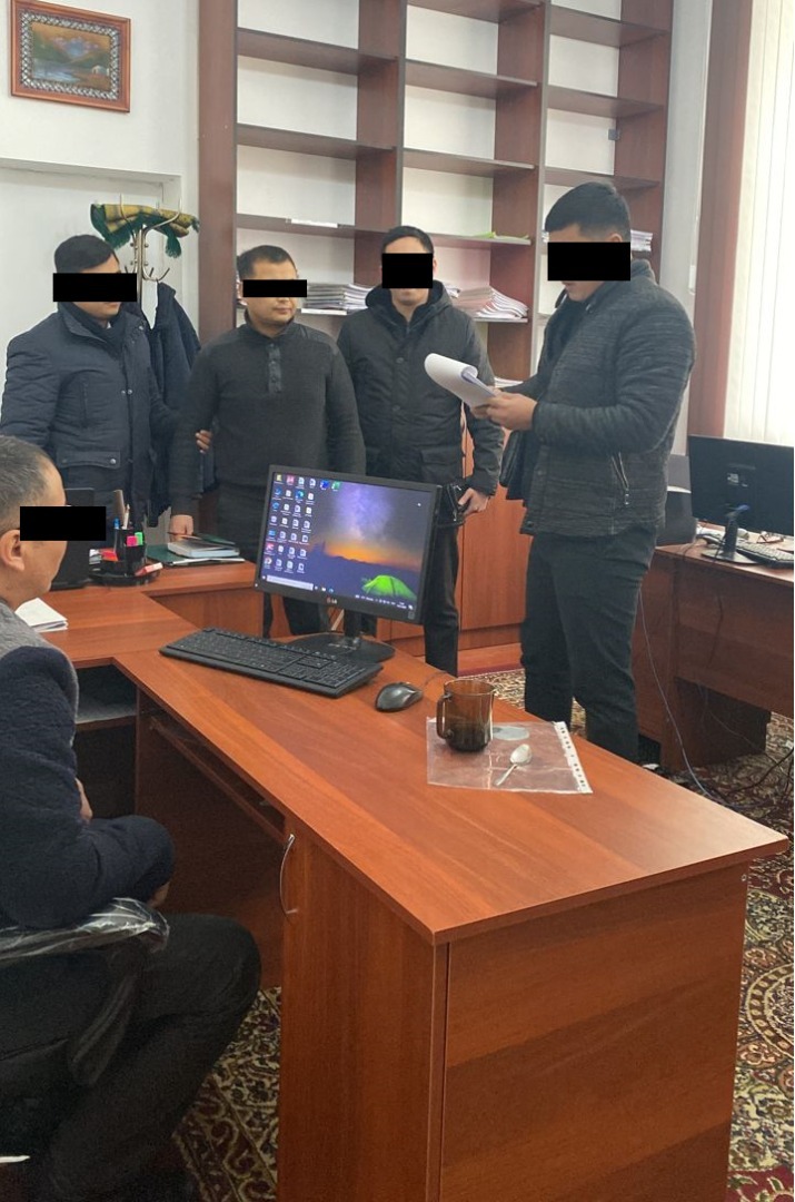 По подозрению в коррупции задержали чиновников мэрии Таласа и горкенеша