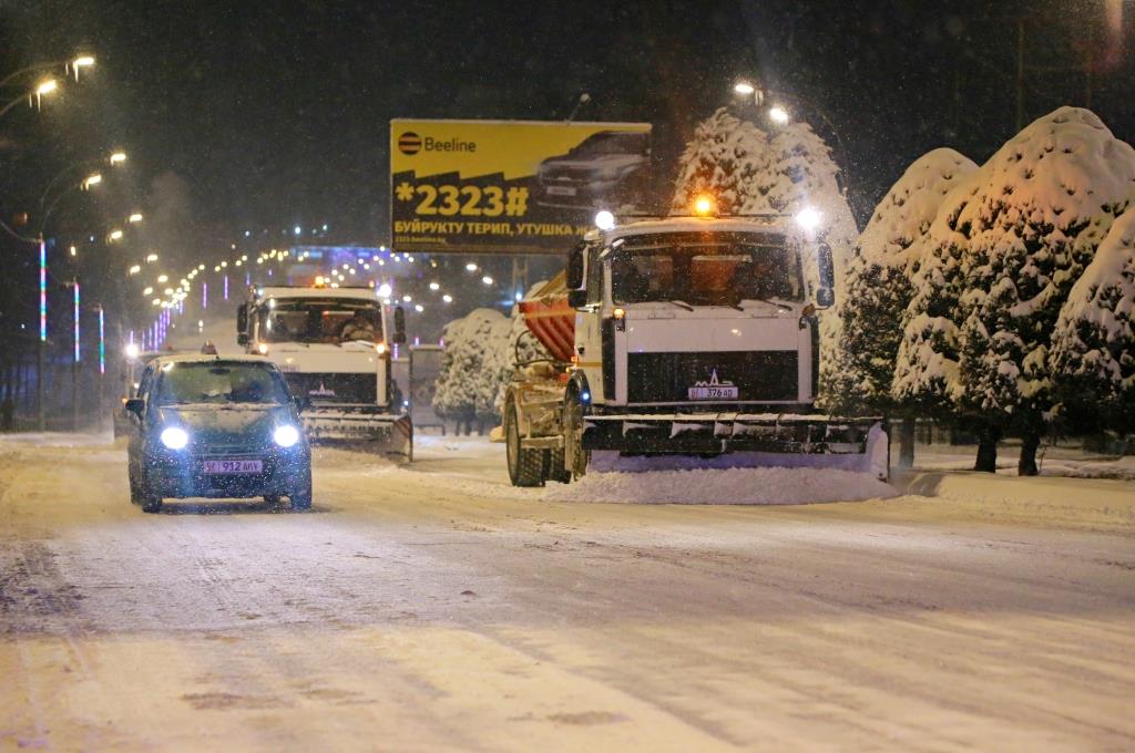 В южной столице коммунальным службам города поручили усилить работу по очистке дорог