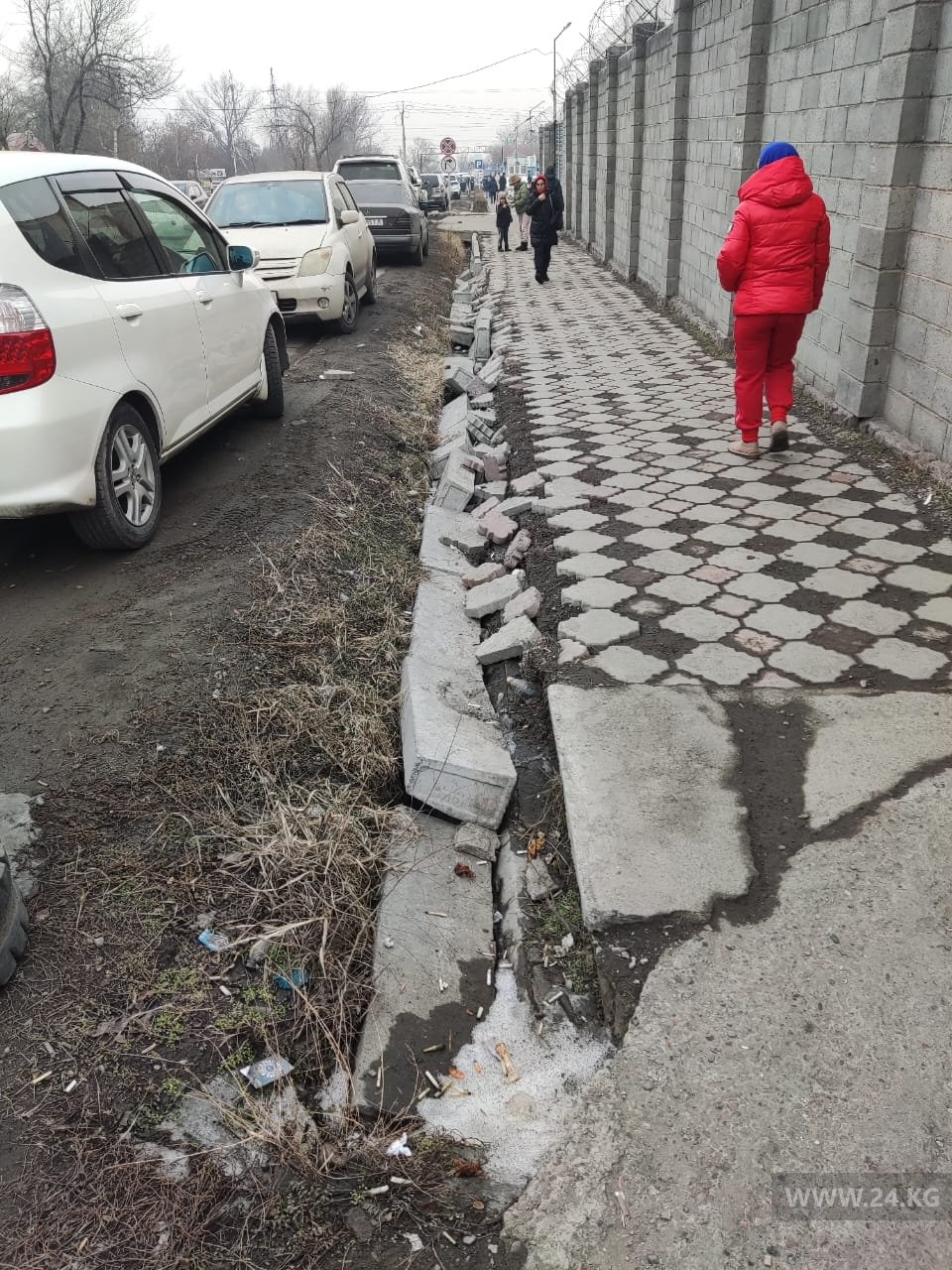 Тротуар на улице Валиханова