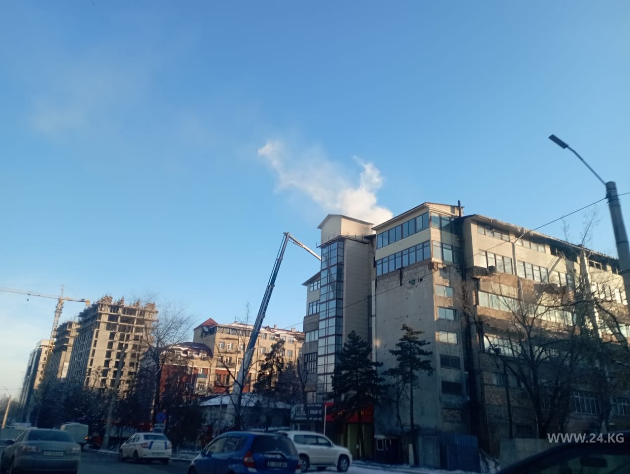 В здании, где расположена баня «С легким паром», пожар
