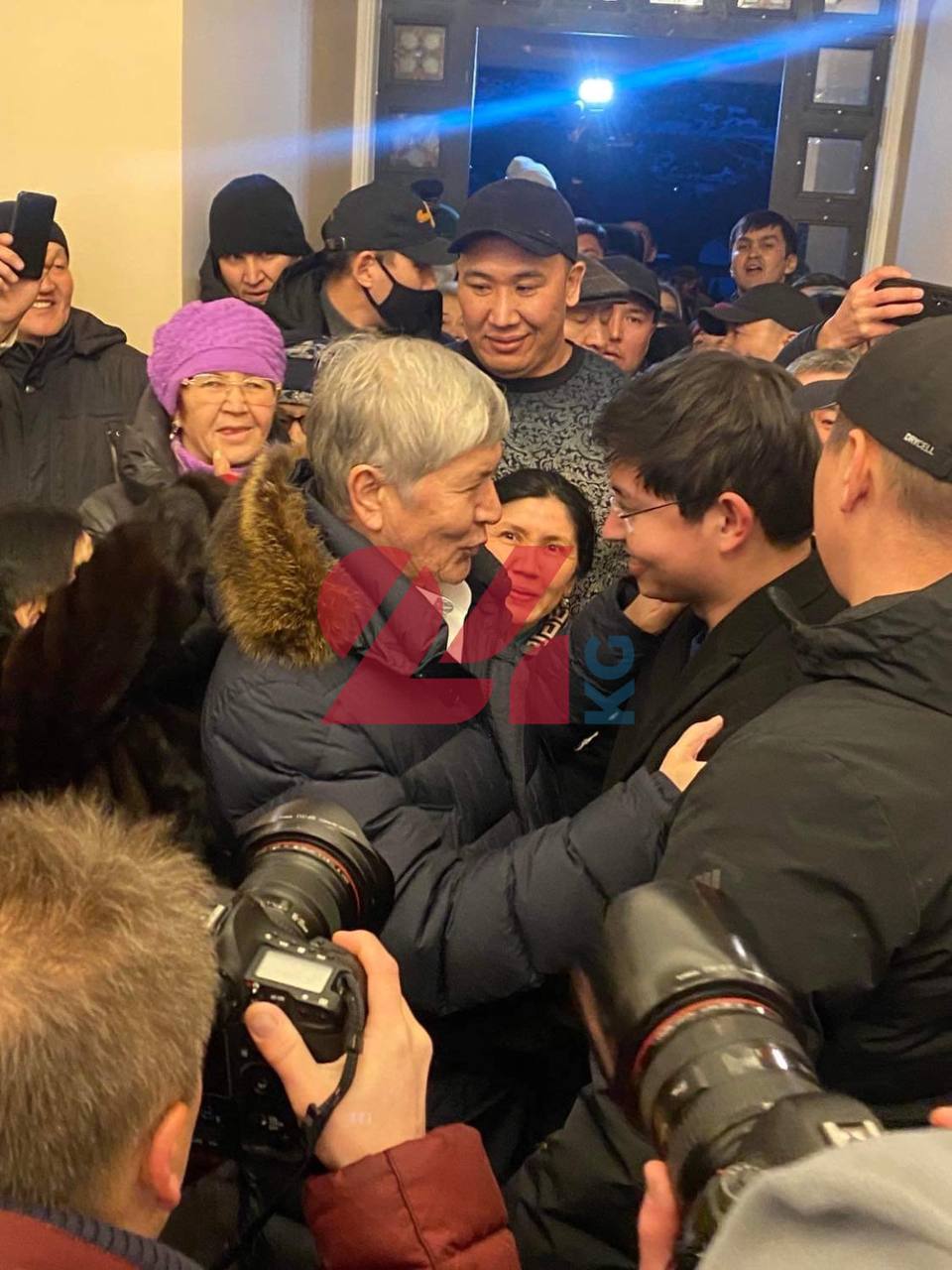 Сторонники Алмазбека Атамбаева