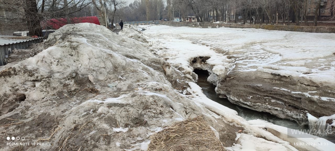 Заваленный тротуар