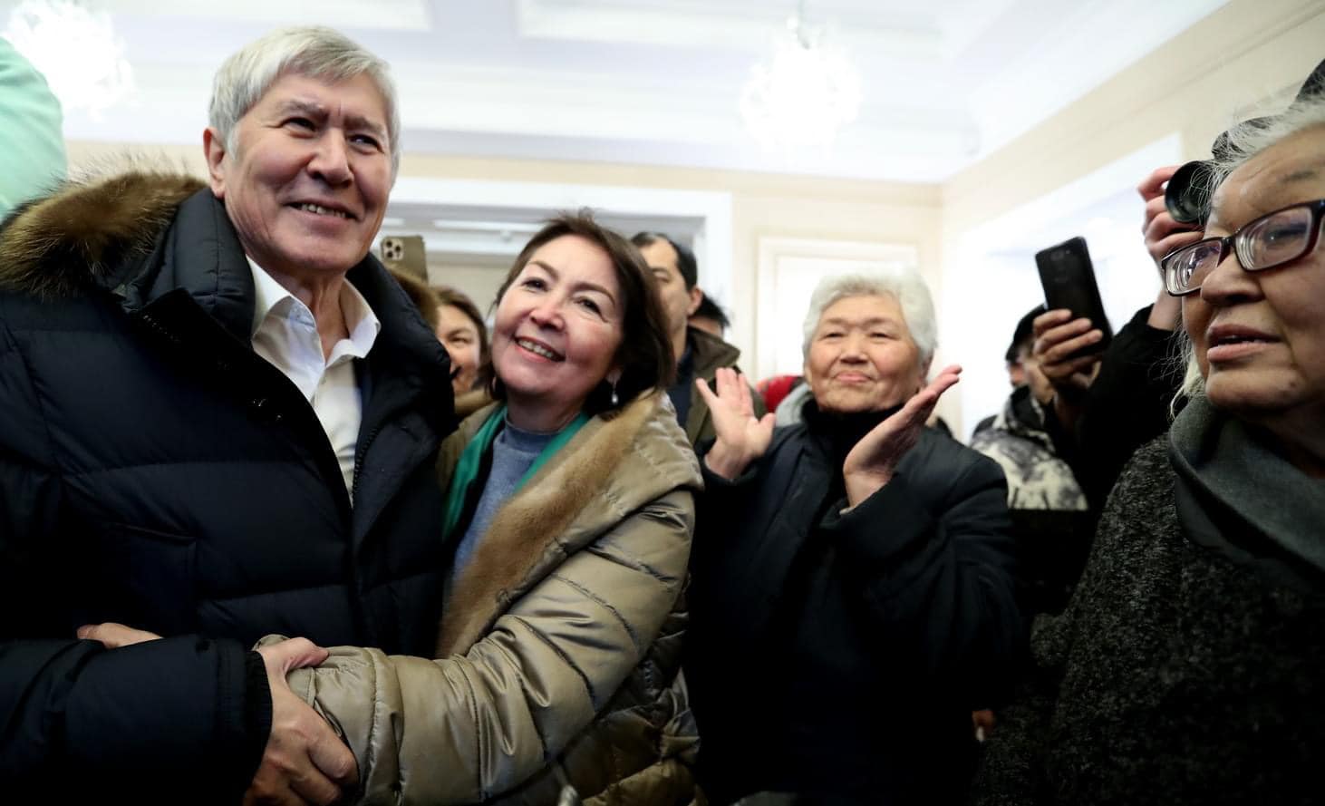 Алмазбек Атамбаев в доме в селе Кой-Таш