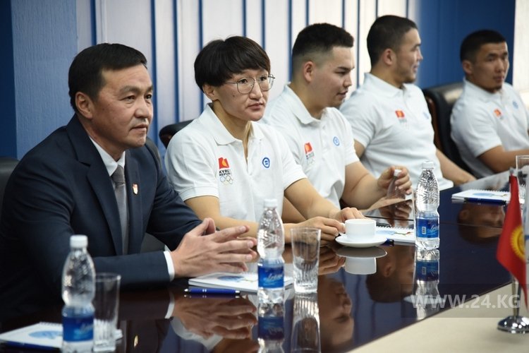 «Бакай Банк» вручил новые карты членам Национальной олимпийской сборной
