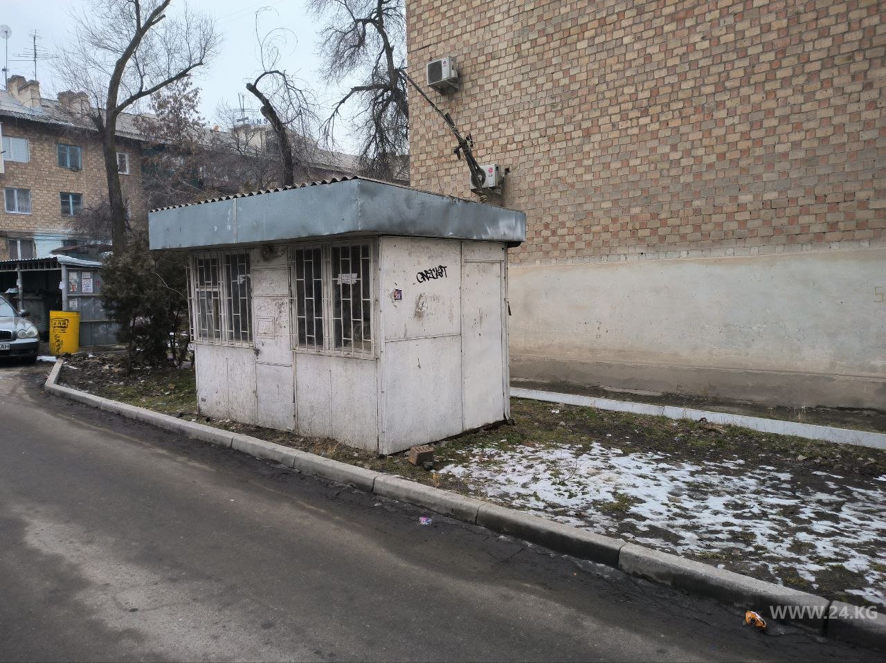 Заброшенный киоск