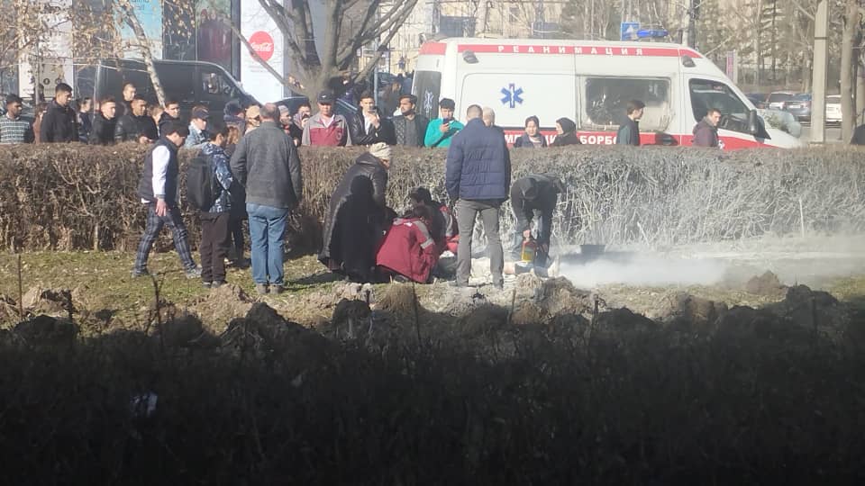 В Бишкеке возле КРСУ мужчина пытался себя сжечь