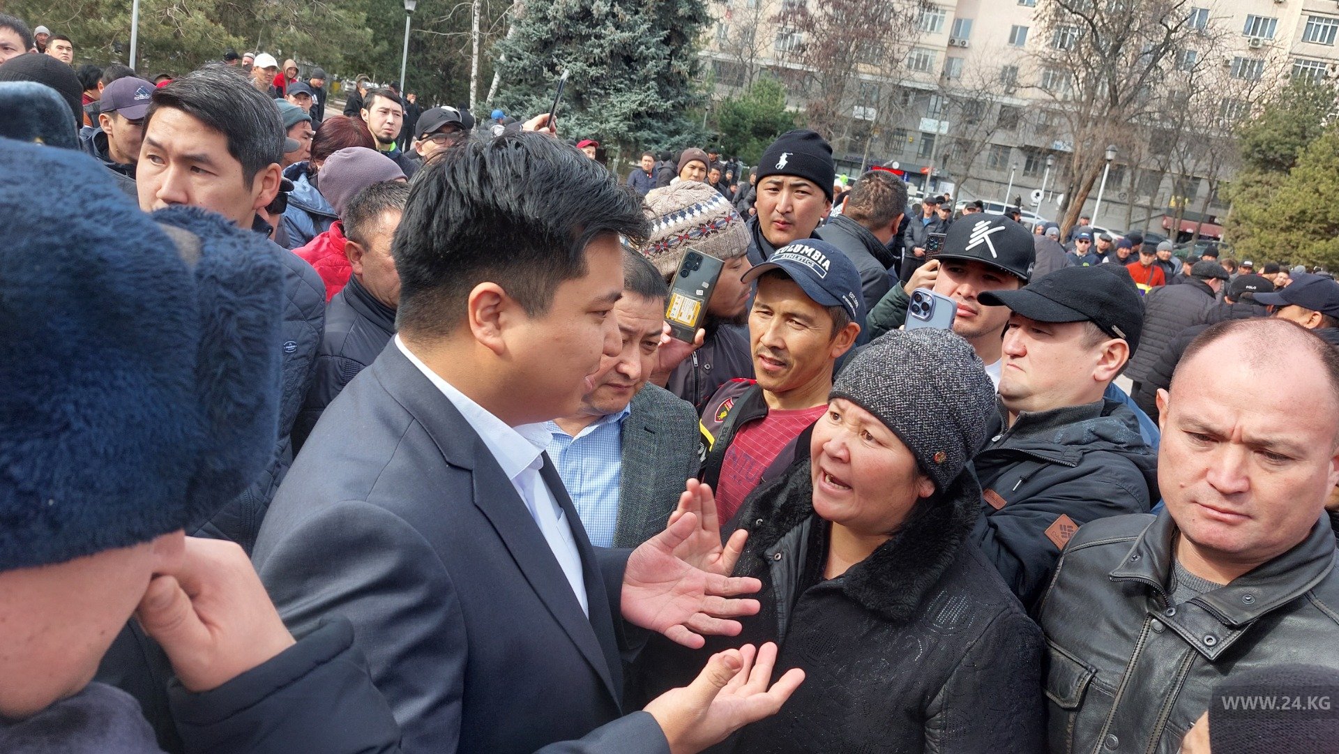Зампредседателя Налоговой службы Исламу Кыдыргычеву не дали выступить на митинге