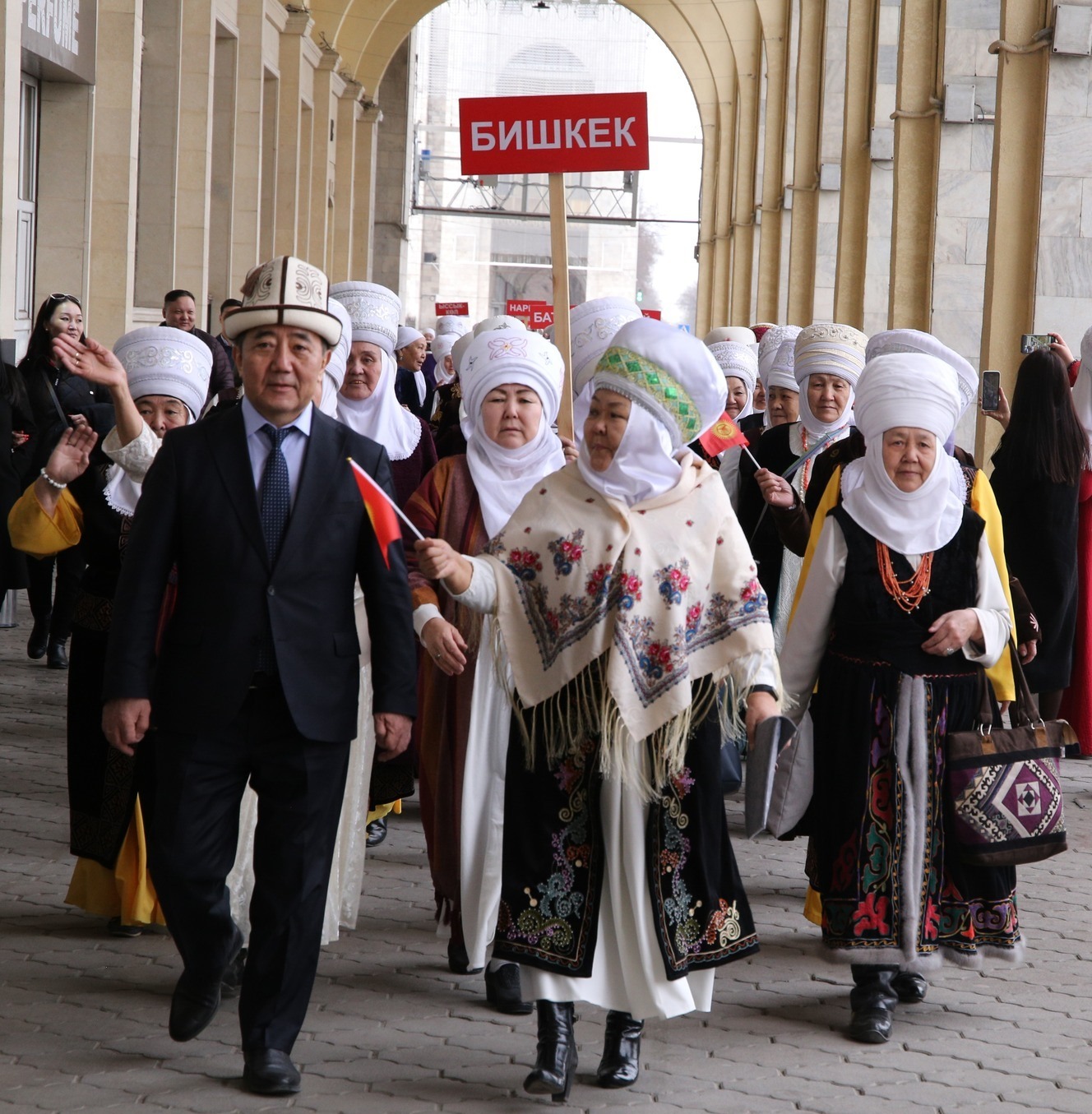 В Бишкеке прошел марш матерей-героинь