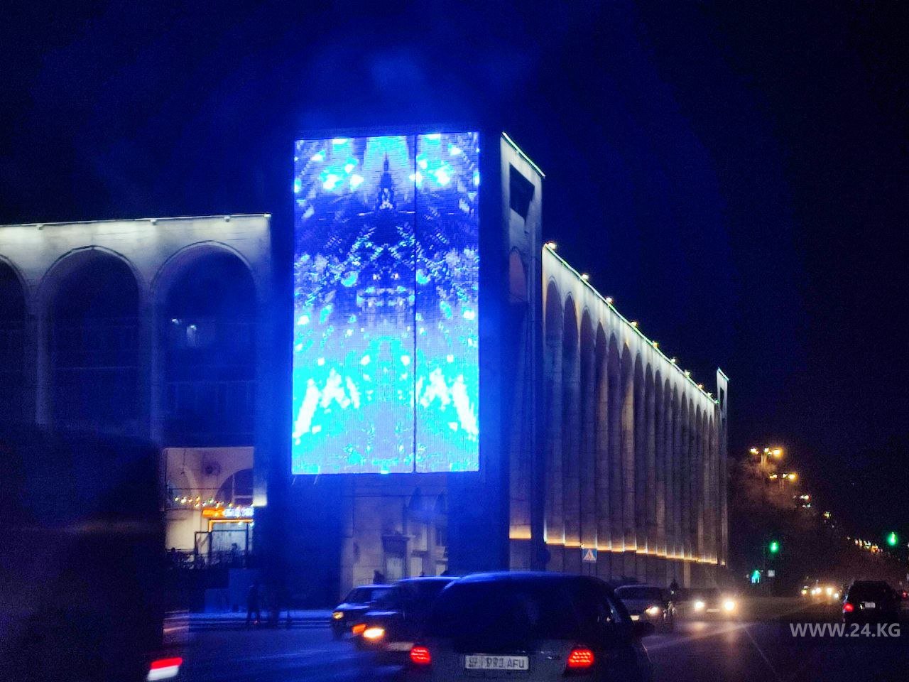 LED-экран на площади Ала-Тоо