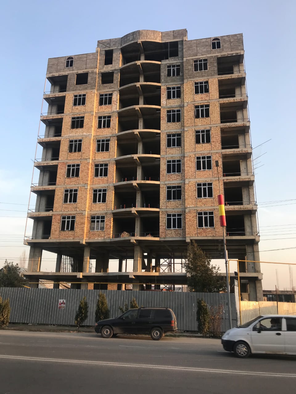 В Джалал-Абаде выявили незаконно строящиеся многоквартирные дома