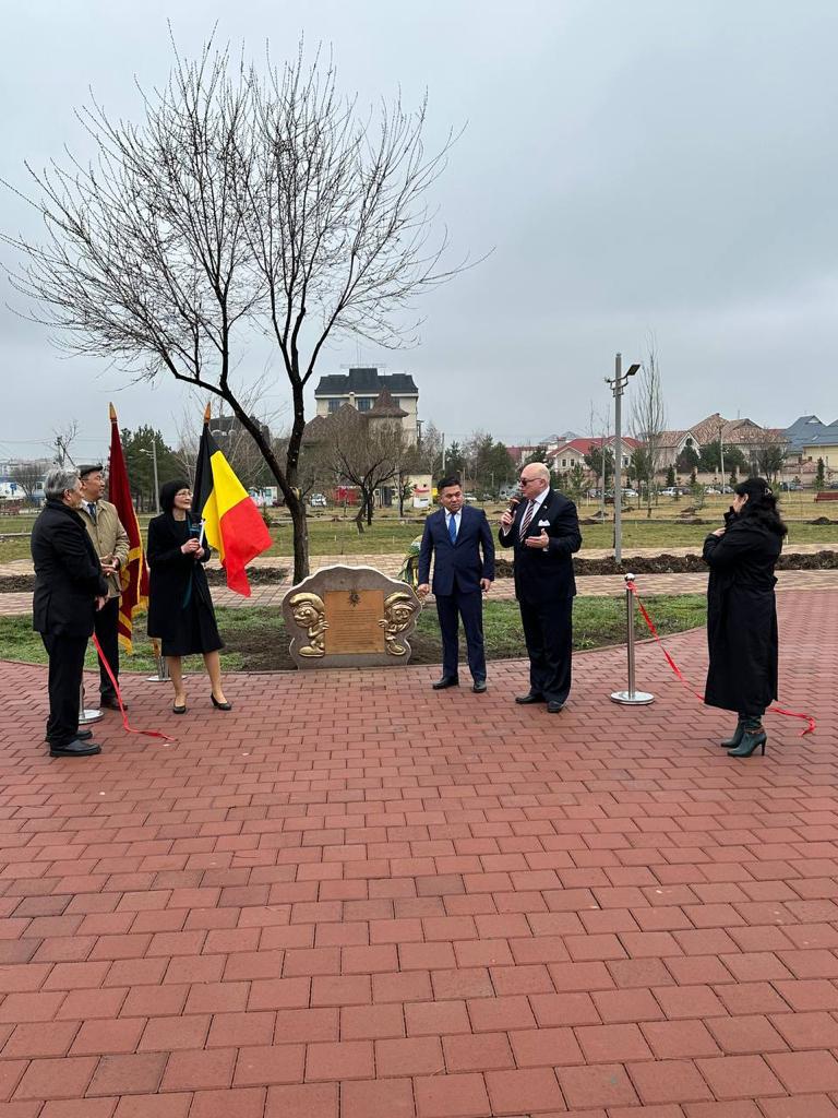 В парке Бишкека появились смурфики