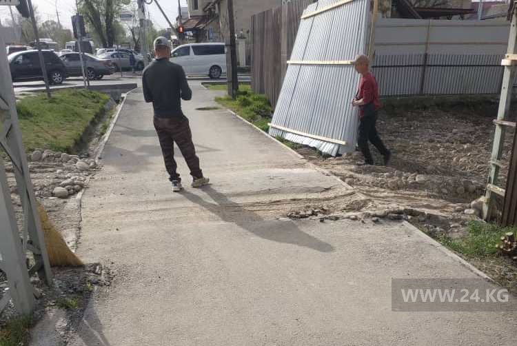 Испорченный тротуар