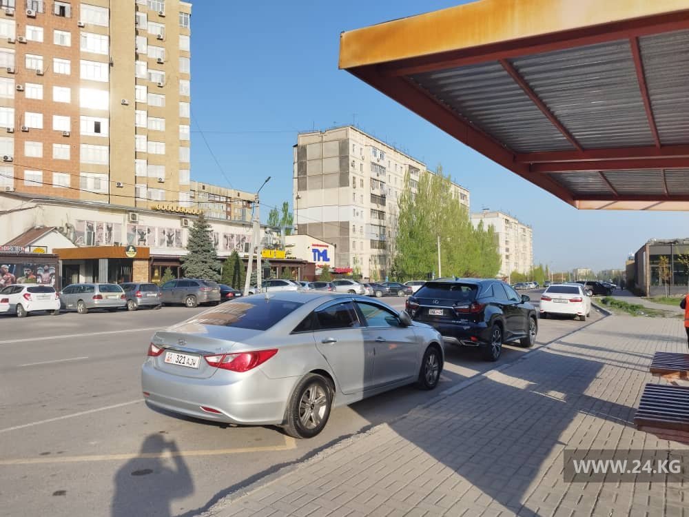 Машины на остановках