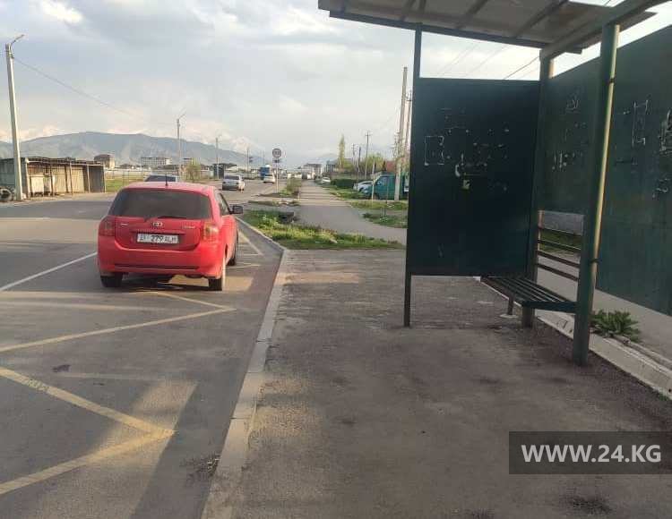 Машины на остановках