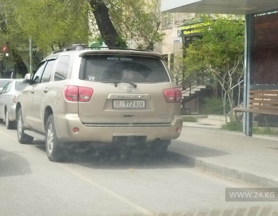 Машины на остановках