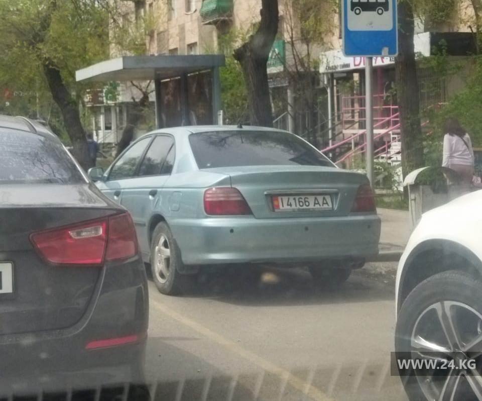 Машины на остановках
