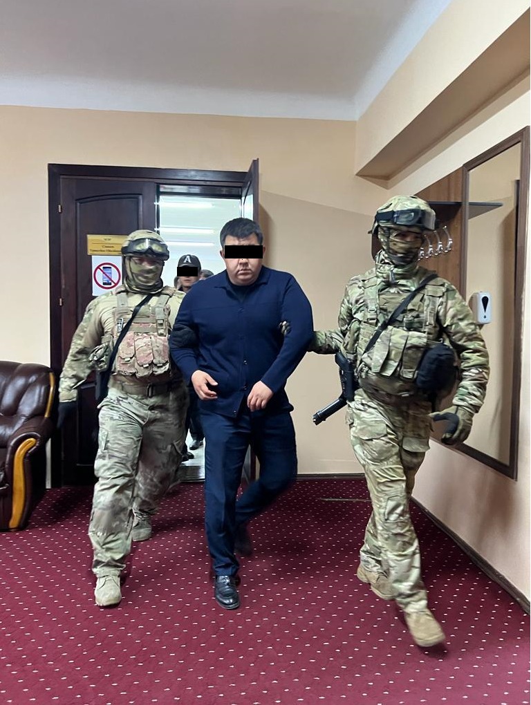 Оперативная съемка задержания мэра Токмака