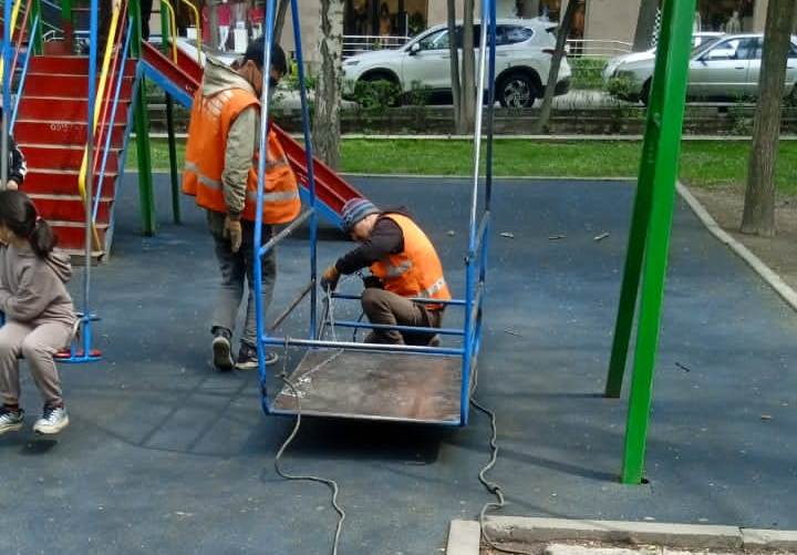 Качели на бульваре Эркиндик
