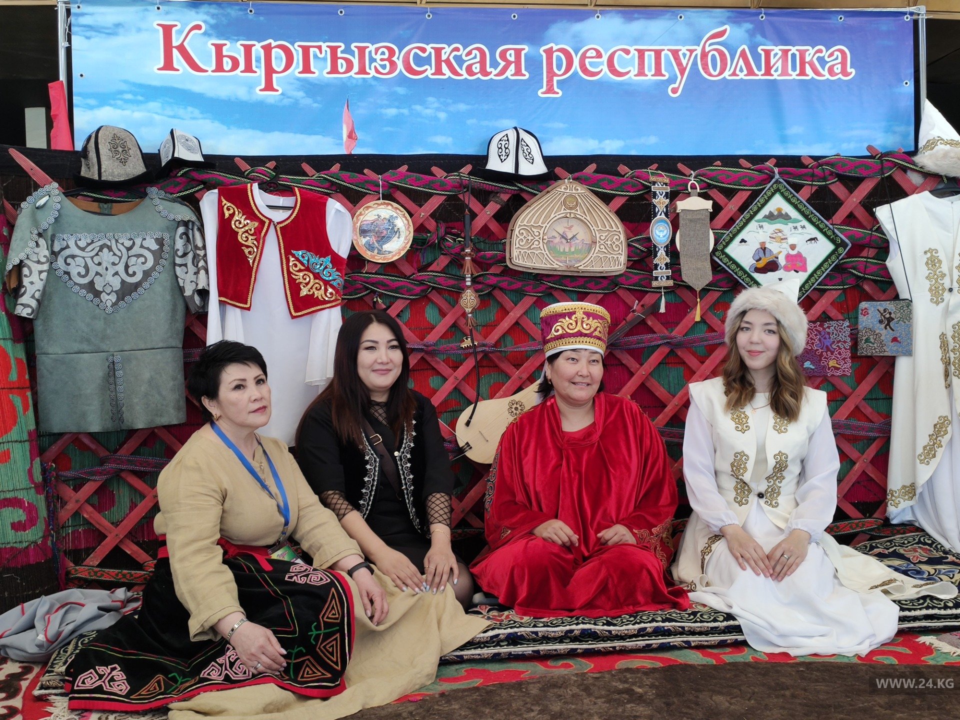 Кыргызстан представил свою экспозицию на Евразийском форуме молодежи